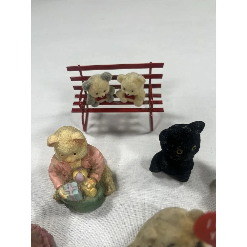Lot of 7 Miniature Bear Figurines & Animals
